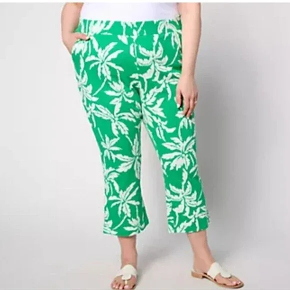 Belle By Kim Gravel Green & White Tropical Flare Capri Pants, XLP - Picture 5 of 11